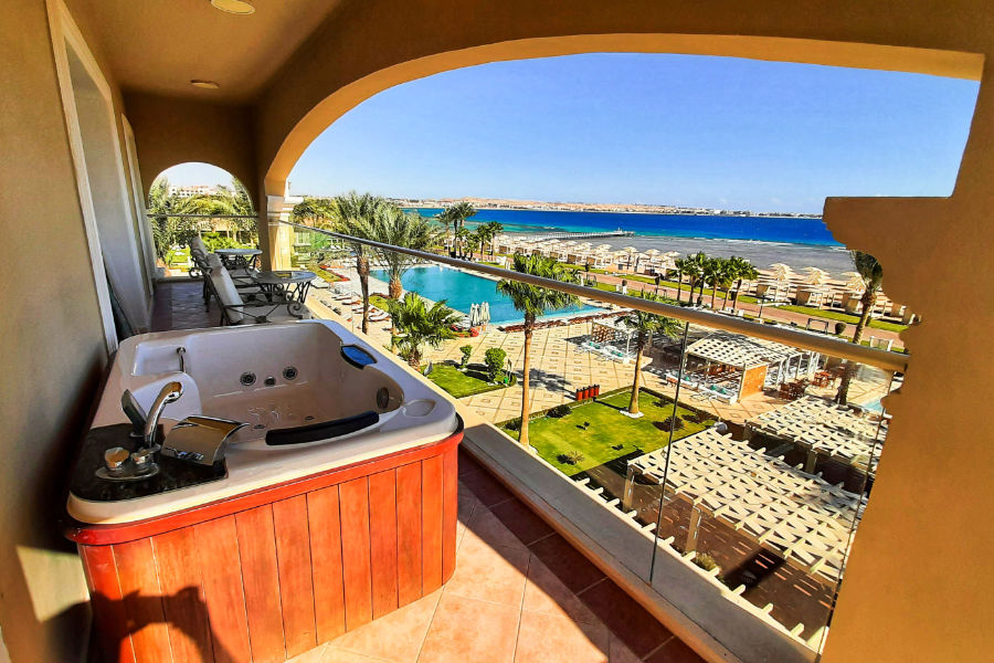 A private balcony jacuzzi overlooking the Red Sea