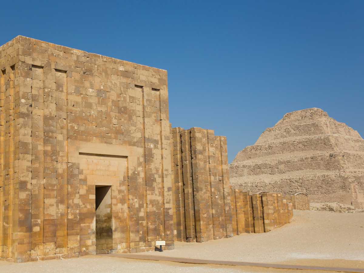 Cairo: Private Full-Day Tour to Saqqara, Dahshur & Giza Pyramids with Lunch